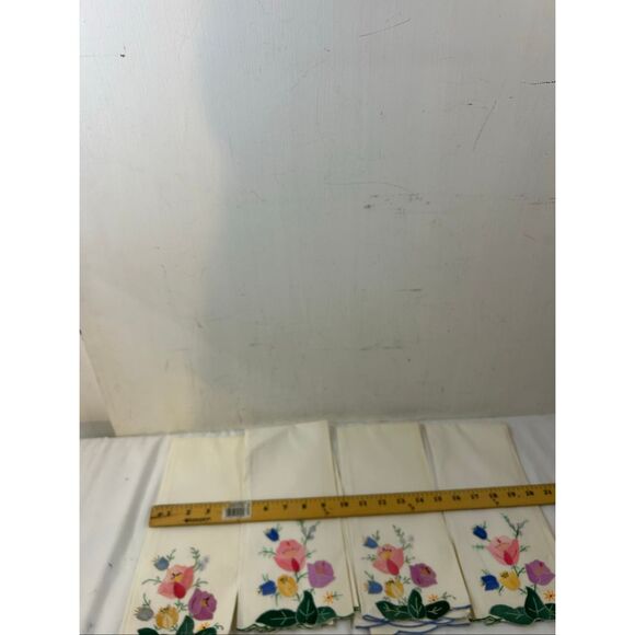 4 Linen napkins flowers tulips? vintage set 11"x5" - Picture 2 of 5